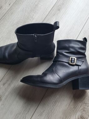 Classic Black Leather Ankle Boots with Side Zip
